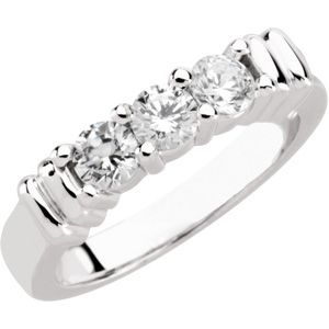 3-Stone Anniversary Ring Mounting for Round Gemstones