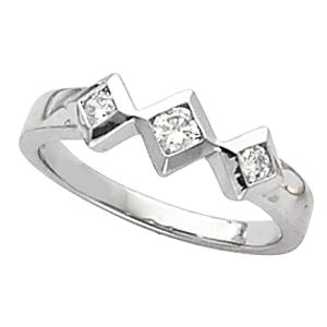 3-Stone Anniversary Ring Mounting for Princess-Cut Gemstones