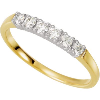 1/4 ct tw Diamond Anniversary Band