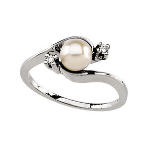 Akoya Cultured Pearl & Diamond Ring
