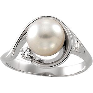 Akoya Cultured Pearl & Diamond Ring