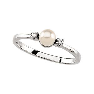 Akoya Cultured Pearl & Diamond Ring