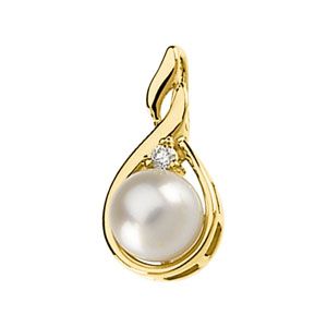 Akoya Cultured Pearl & Diamond Pendant