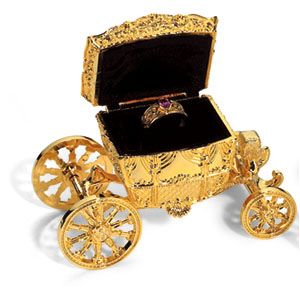 Gold Royal Carriage Ring Holder