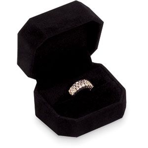 Clip-Corner Black Ring Box