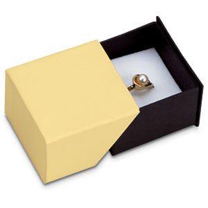Peek-A-Boo Single Ring Box
