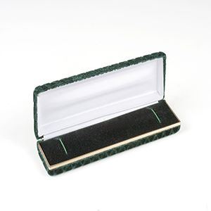 Quilted Velvet Green Layout Bracelet Box