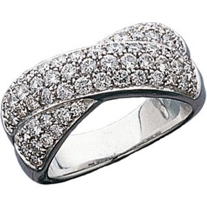 1 1/2 ct tw Pavé Diamond Crossover Band