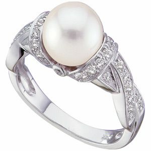 Freshwater Cultured Pearl & Diamond Ring