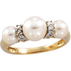 Freshwater Cultured Pearl & Diamond Ring