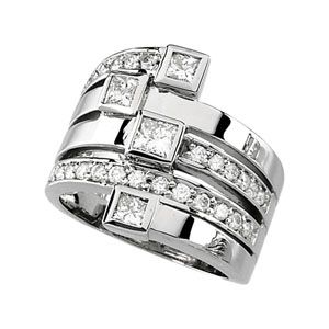 1 1/3 ct tw Diamond Right Hand Ring