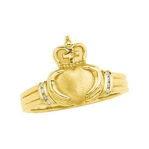 .05 ct tw Diamond Claddagh Ring