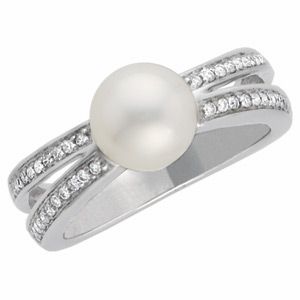 Freshwater Cultured Pearl & Diamond Ring