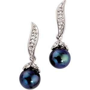 Cultured Black Pearl & Diamond Earring