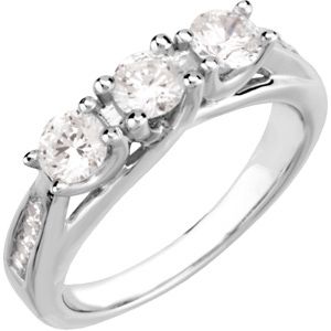 1 1/6 ct tw 3-Stone Diamond Ring