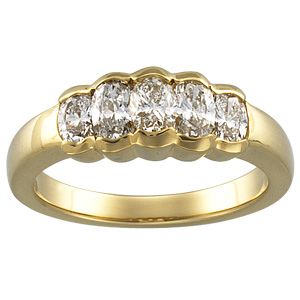 1 1/6 ct tw Oval Diamond Anniversary Band