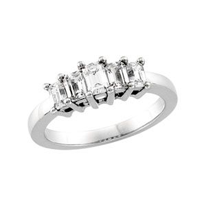 1 1/3 ct tw Diamond 5-Stone Emerald Anniversary Band