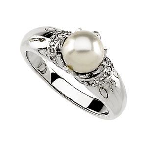 Akoya Cultured Pearl & Diamond Ring