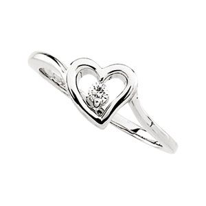 .06 ct tw Diamond Heart Ring
