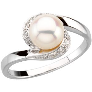 Freshwater Pearl & Diamond Ring