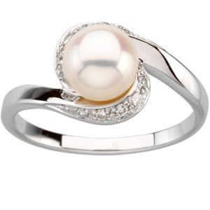 Freshwater Pearl & Diamond Ring