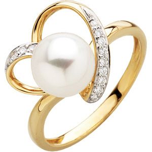 Freshwater Cultured Pearl & Diamond Ring