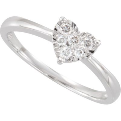 1/8 ct tw Diamond Heart Ring 