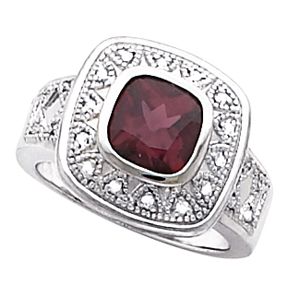 Accented Bezel Ring Mounting for Antique Center