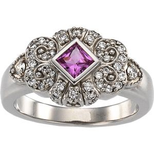 Vintage Design Ring Mounting for 4.0 mm Princess Gemstone