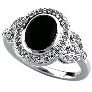 Vintage-Style Design Ring Mounting for Oval Gemstone and Diamonds
