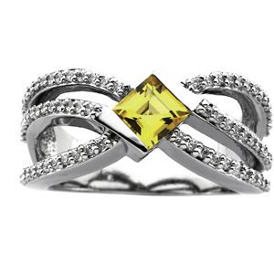 Micro Prong Set Ring Mounting for Gemstones with Princess Cut Center