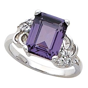 Ring Mounting for Emerald Shape Gemstone
