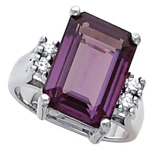 Ring Mounting for Emerald Shape Gemstone 