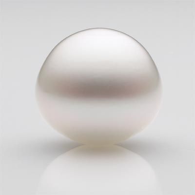 Button-flat White South Sea Cultured Pearls