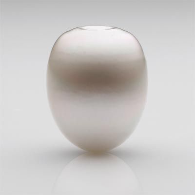 Drop-reverse White South Sea Cultured Pearls